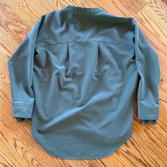 FIGS women’s Halle long sleeve scrub top - Picture 3 of 4